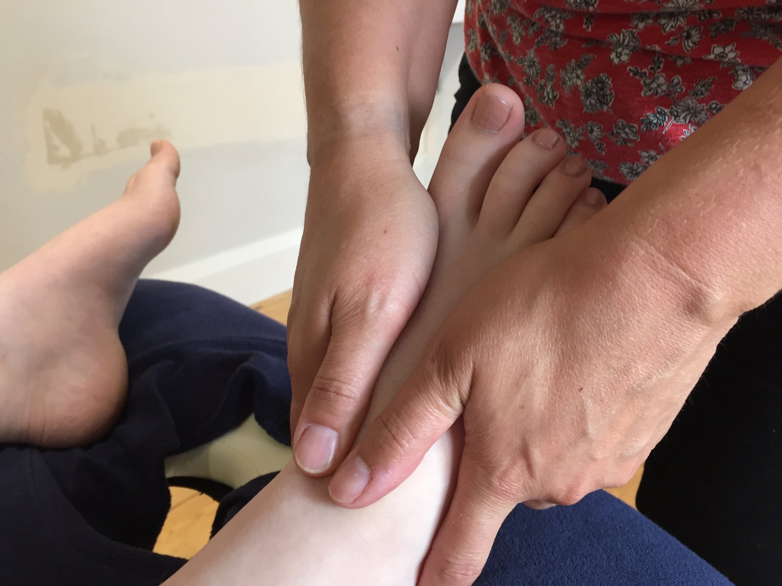 Physio-mobilising-foot